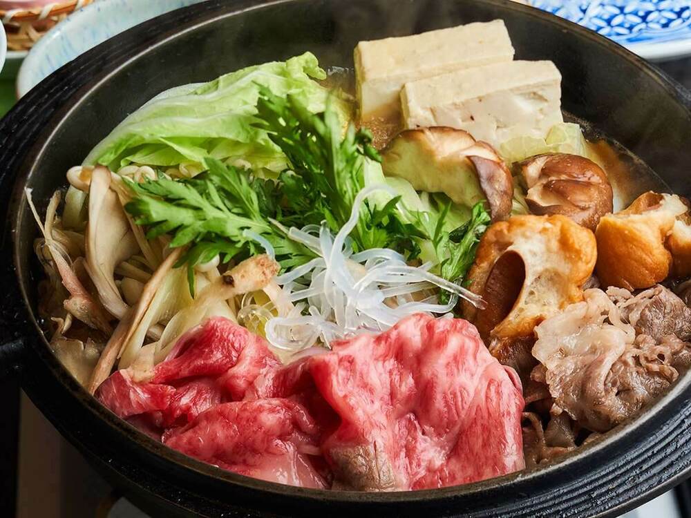 【選べる特選米沢牛】すき焼きorしゃぶしゃぶ！幸せあふれる極上体験と郷土の美味米沢鯉料理〇2食付