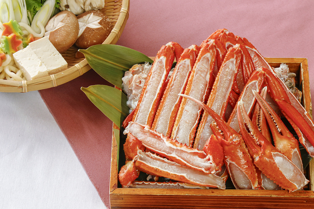 【城崎温泉　お宿のランチプラン】大人気の昔懐かしい囲炉裏で食す。香ばしい旨味がのった香住漁港のブランドガニ「香住ガニ」を、たっぷり1.5杯使用！