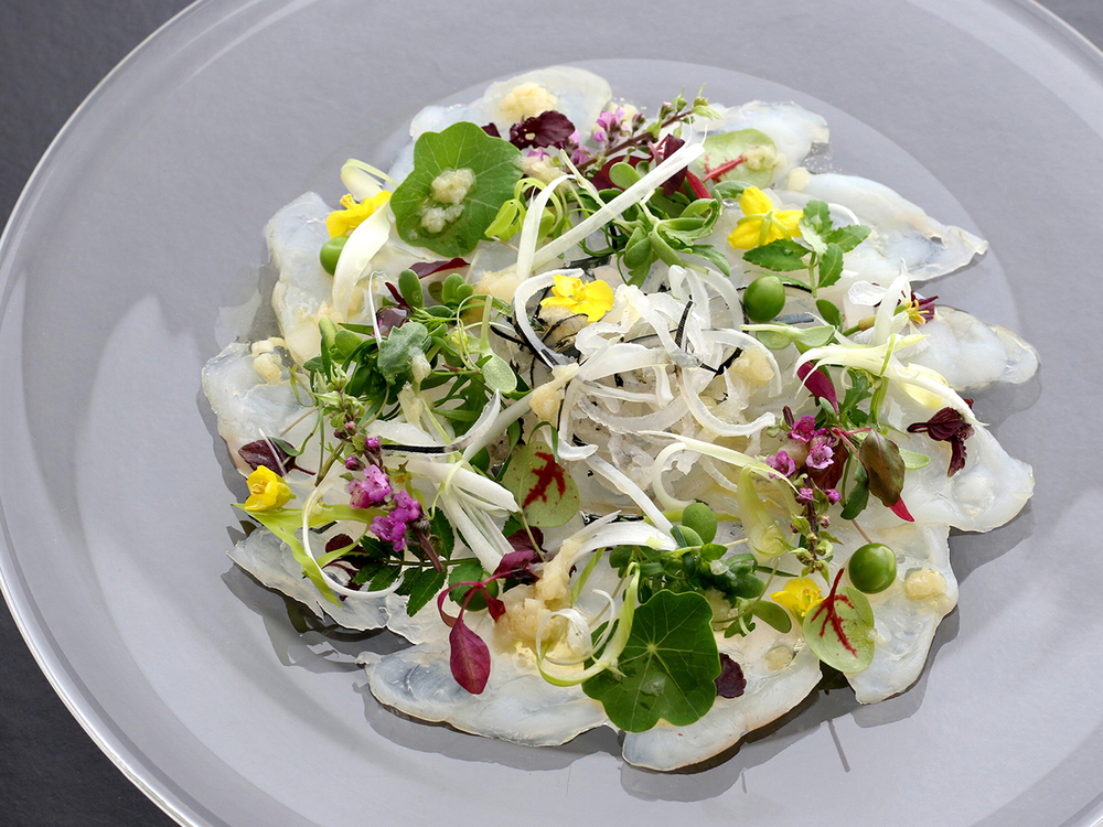 [Winter delicacy: Awaji Island 3-year-old tiger pufferfish] ANAGA style "TORAFUGU course"