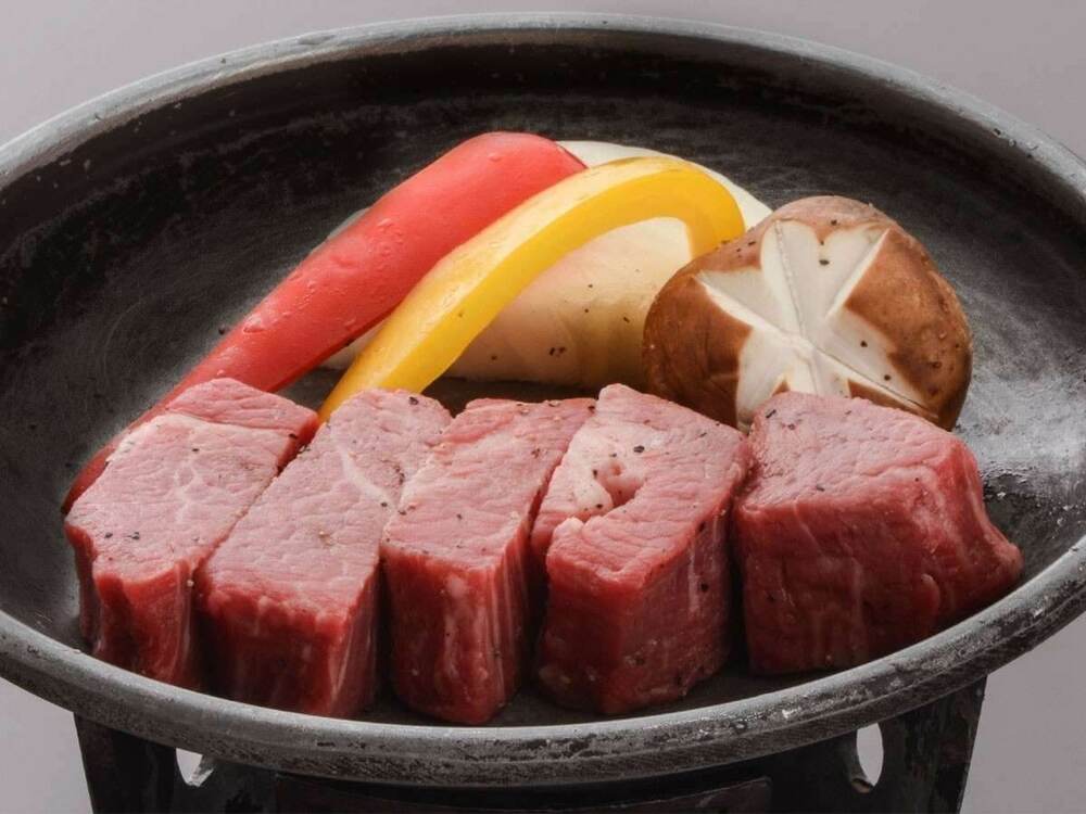 【選べる特選米沢牛ステーキ】ロースorフィレ！肉汁の洪水に溺れる絶品ステーキと郷土の味覚〇2食付