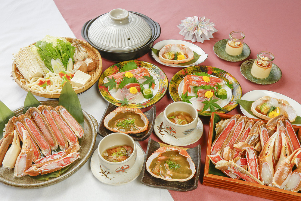 【まるごと城崎温泉！３大特典付、かに会席】計1.5杯使用のズワイカニ💛 総量　約900gのずっしり太いかにのお造り×焼きガニ×カニすき鍋ご堪能「冬霞プラン」