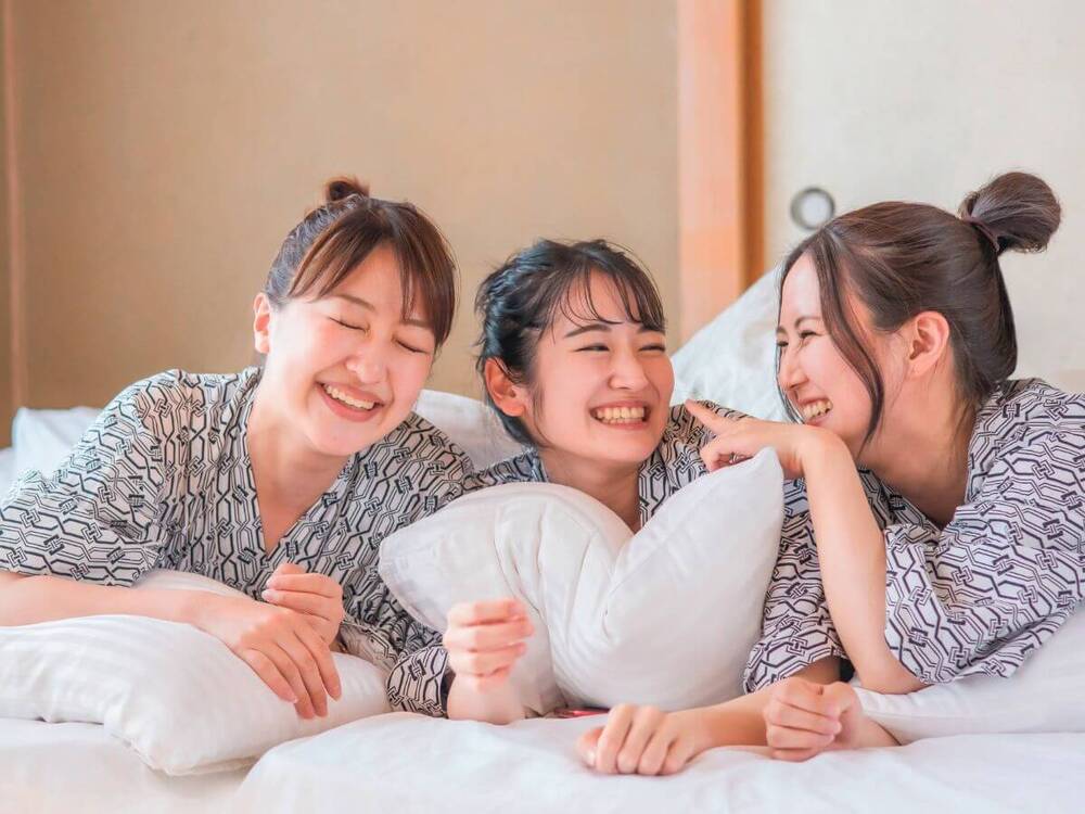 【グループ春旅〇2食】3名以上には生ビール1杯無料！米沢牛×天元豚相盛りしゃぶしゃぶ〇温泉で卒業旅行