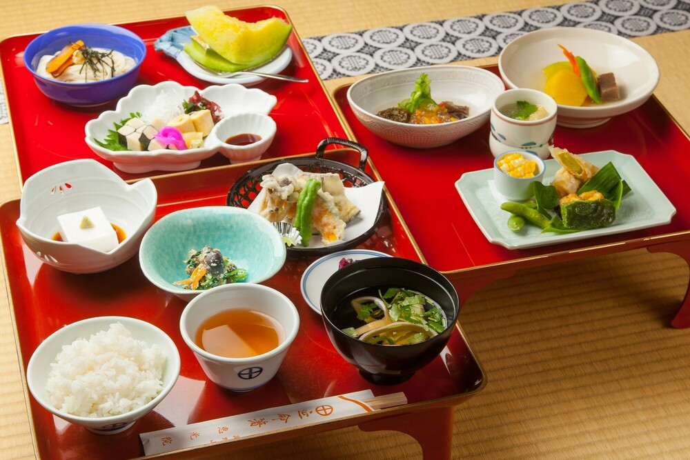 [Rooms of a higher rank] Sumptuous meal (THE MAIN, SECOND & THIRD TRAY)