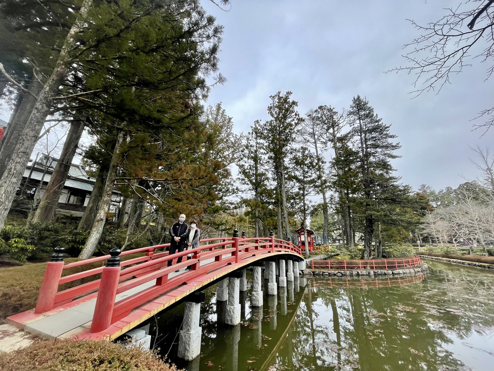 Okunoin, Kongobu-ji & Garan Highlights — 4-Hour Walking Tour with a Local Ordained Guide
