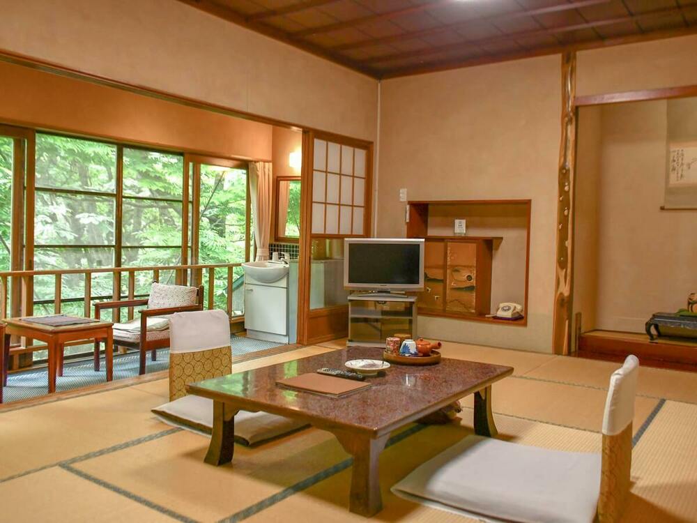 【川沿い渓谷館-A2】和室12畳（バス・トイレ無）