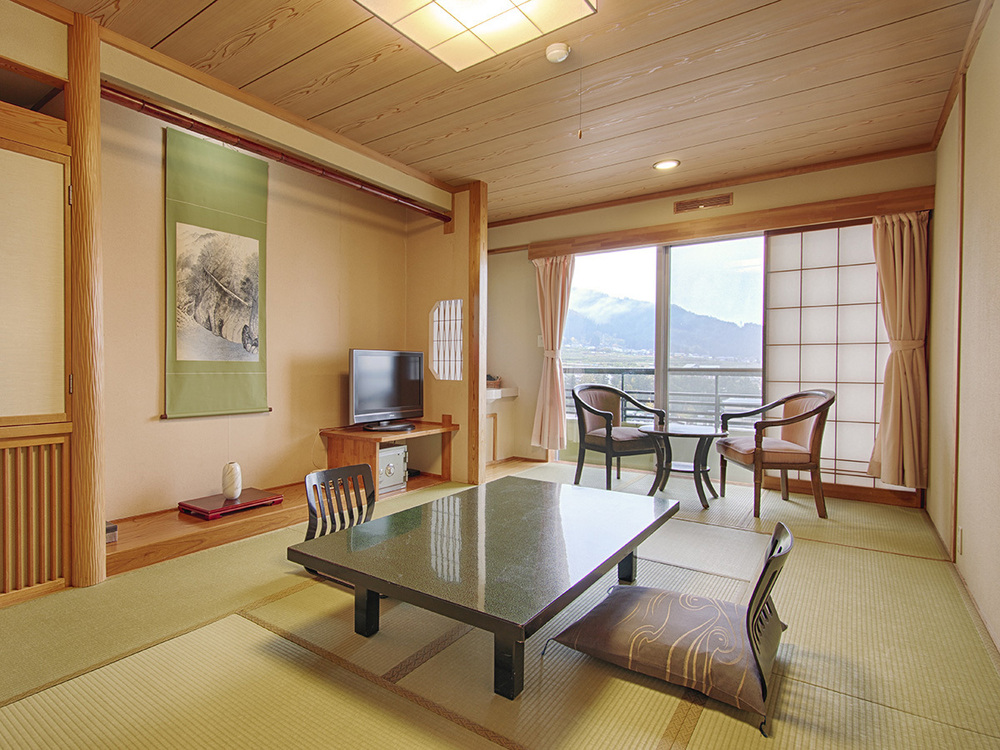 [Standard Japanese Traditional Room] 10 tatami room with river view[max 4people]