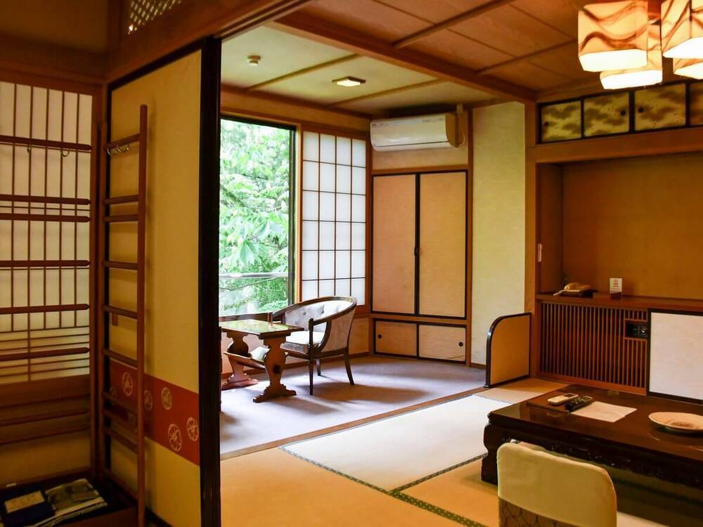 【ローベッド特別和室】四季の間・あき（2～5名/エアコン・バストイレ）