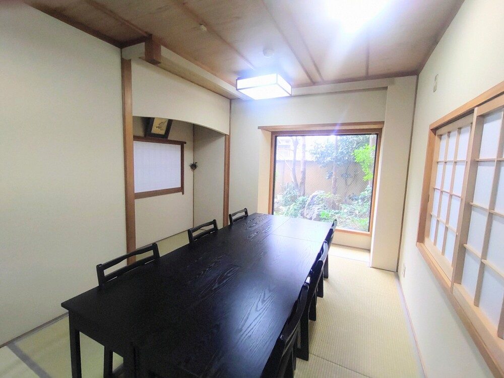 【陶芸体験 】　1部 10：00～　粟田の間　2～4名様　