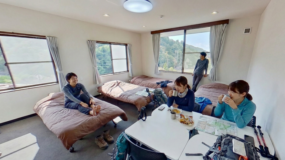 [Non-Smoking] Economy Quad Room | Corner Room with Superb Lake View