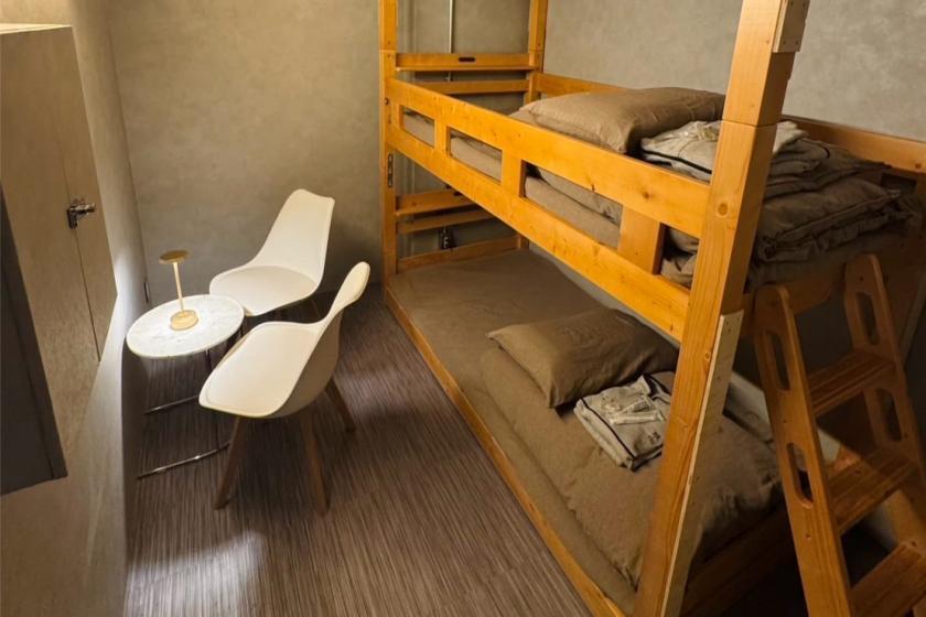 個室ダブルベットルーム（男性専用）