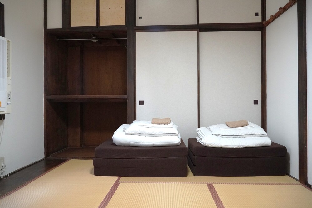 6畳和室　*2階まで階段