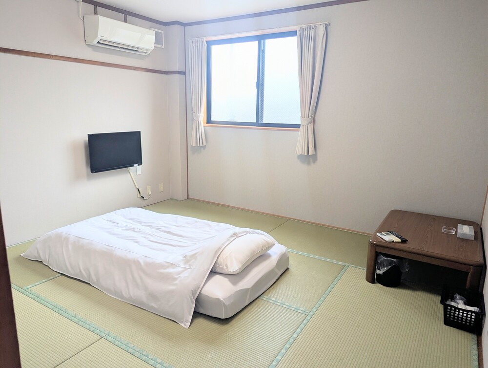 【喫煙】３階和室８畳（共同シャワー、トイレ）