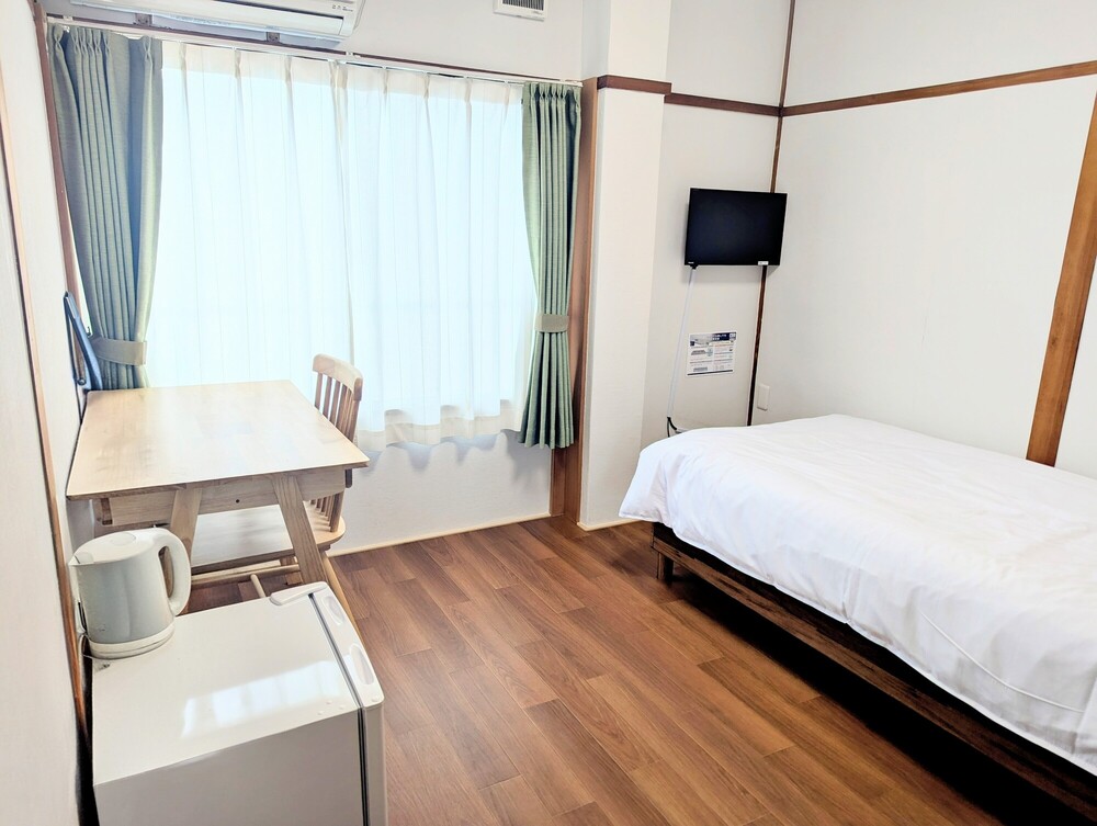 【喫煙】３階洋室（共同シャワー、トイレ）