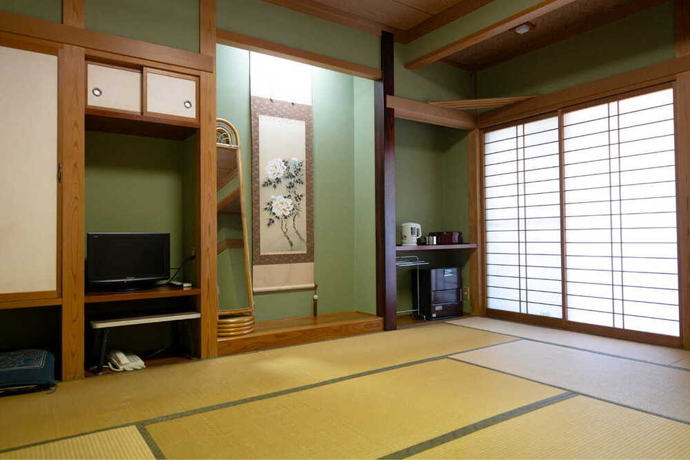 9畳 和室（バス・トイレ付　定員4名）