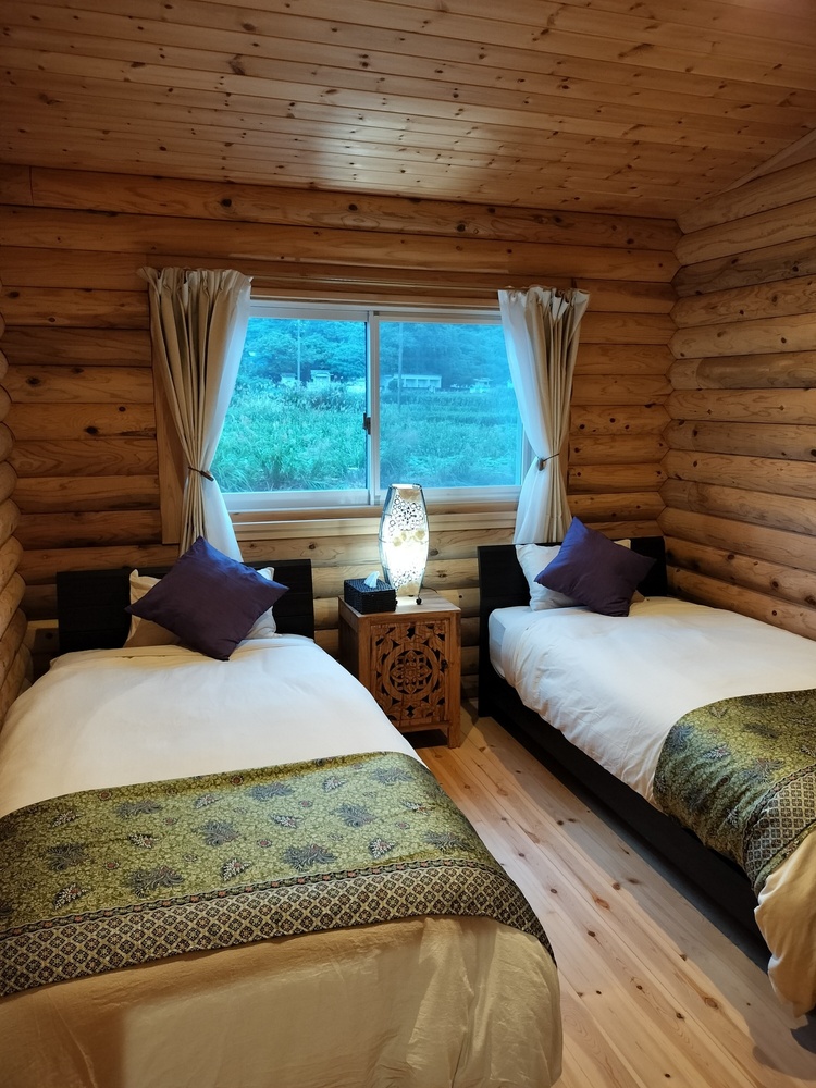 月の部屋　2シングルベッド