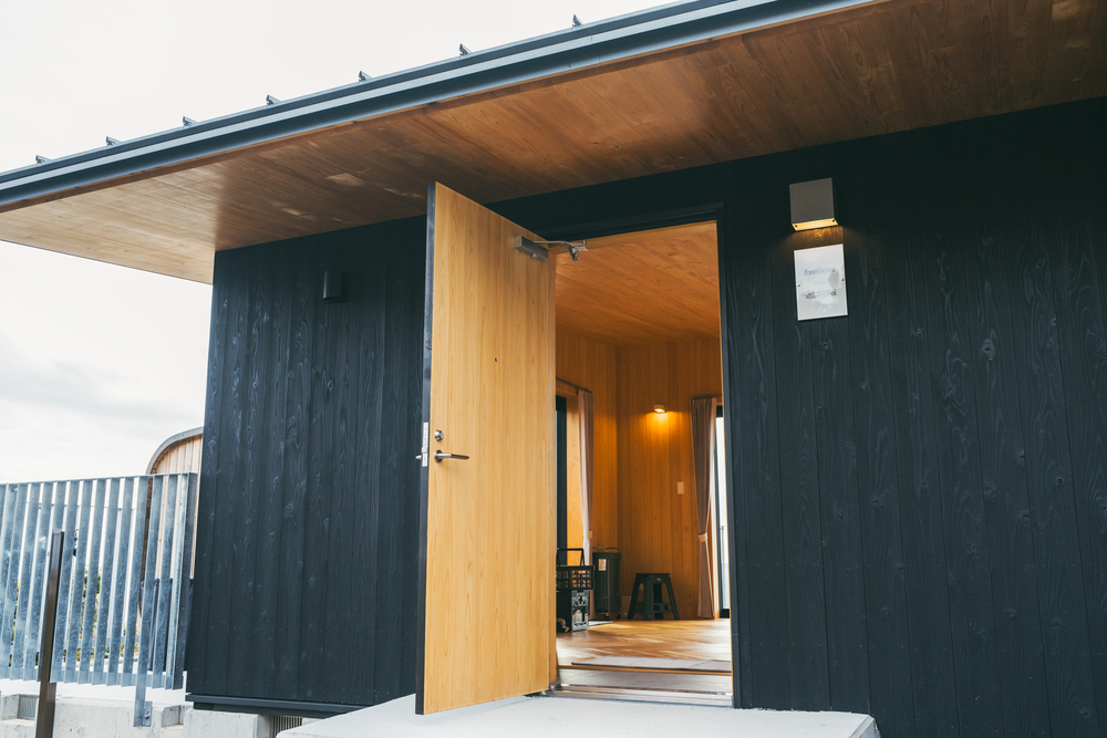 E棟 produced by FreshService