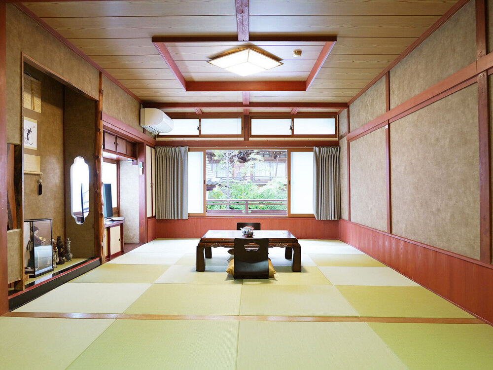 【和室18畳】温泉通りに面した大部屋
