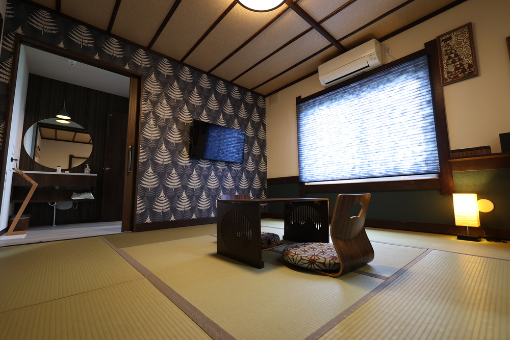 洋室１０畳か和室８畳（洗面所トイレ付）